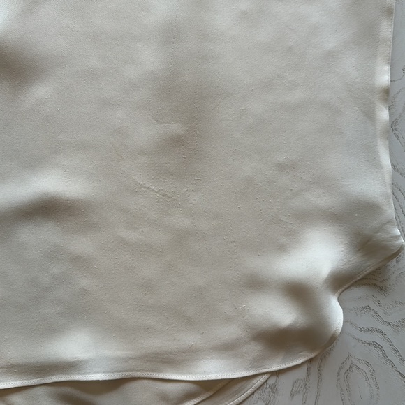 L'agence XS ivory Abella 100% Silk Relaxed Fit Sleeveless Keyhole Blouse - Picture 8 of 9